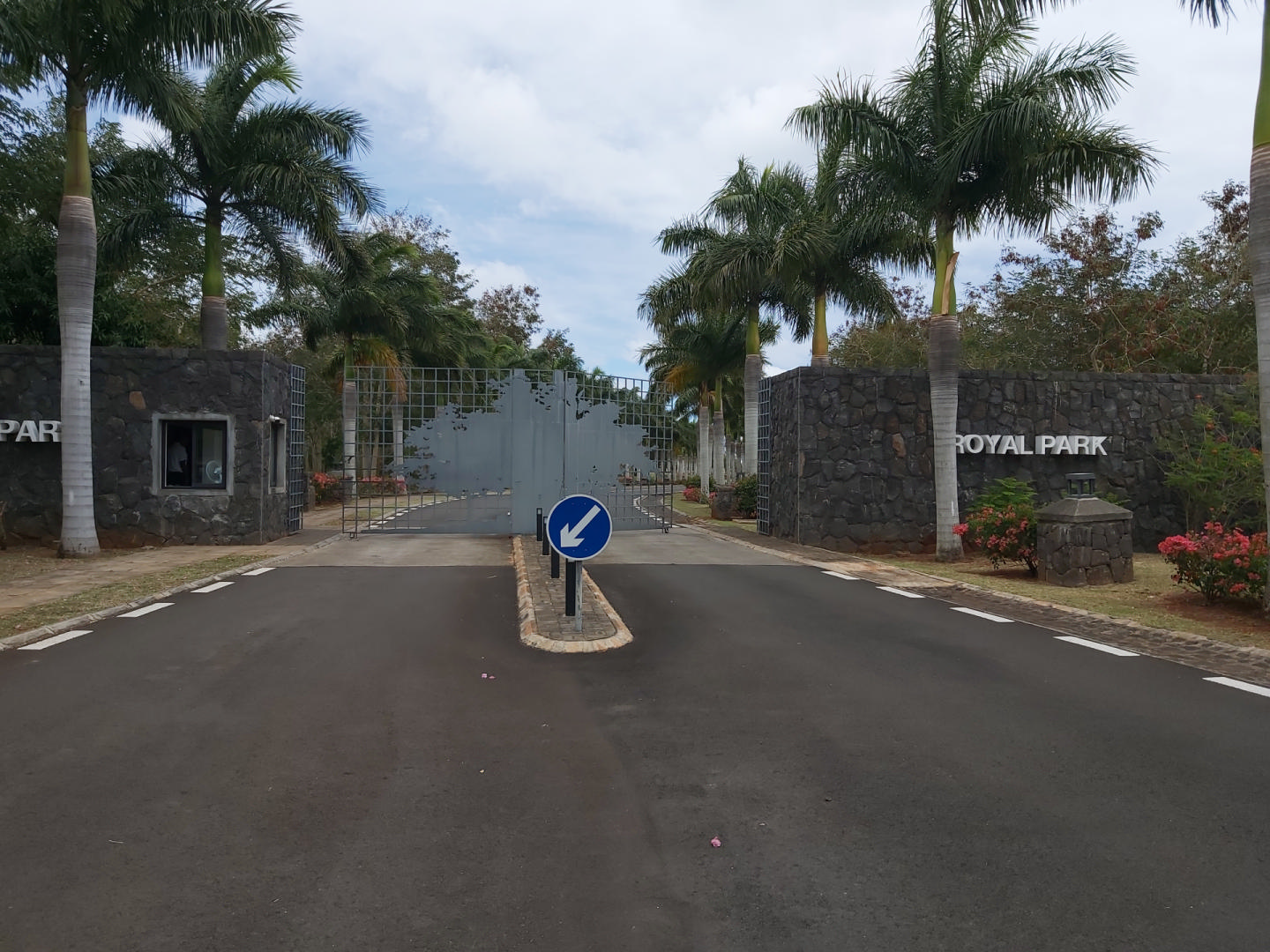 Residential land Buy in Balaclava 7,100,000 rupees Lexpress Property