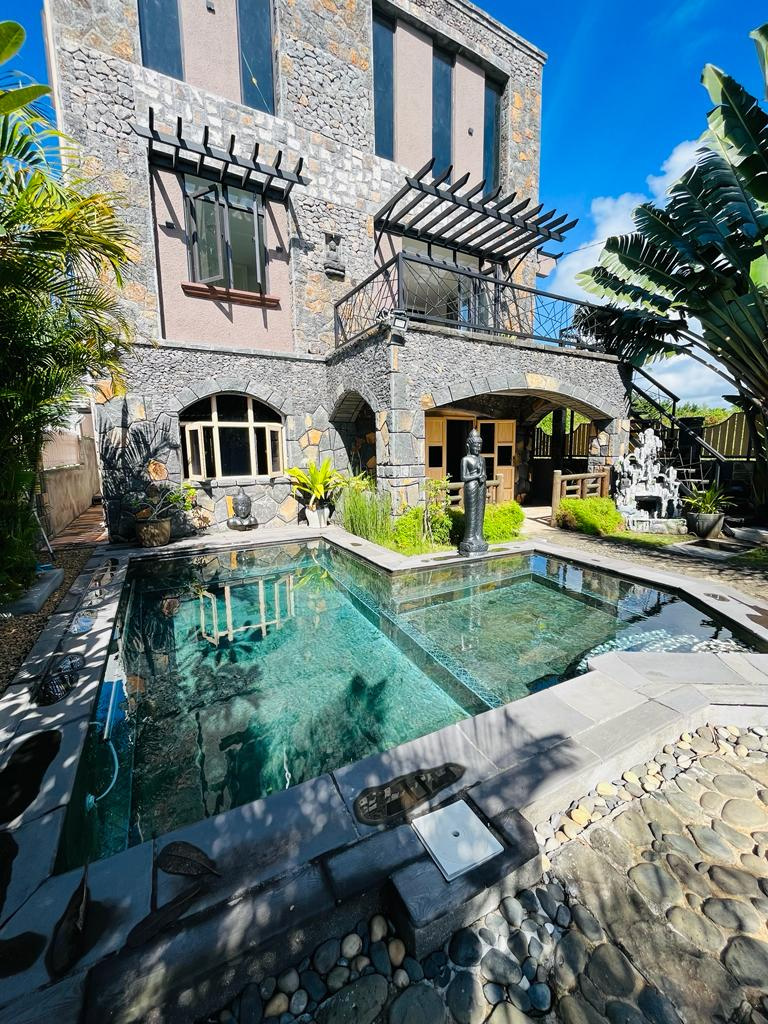 House / Villa For Rent in Goodlands 80,000 rupees Lexpress Property