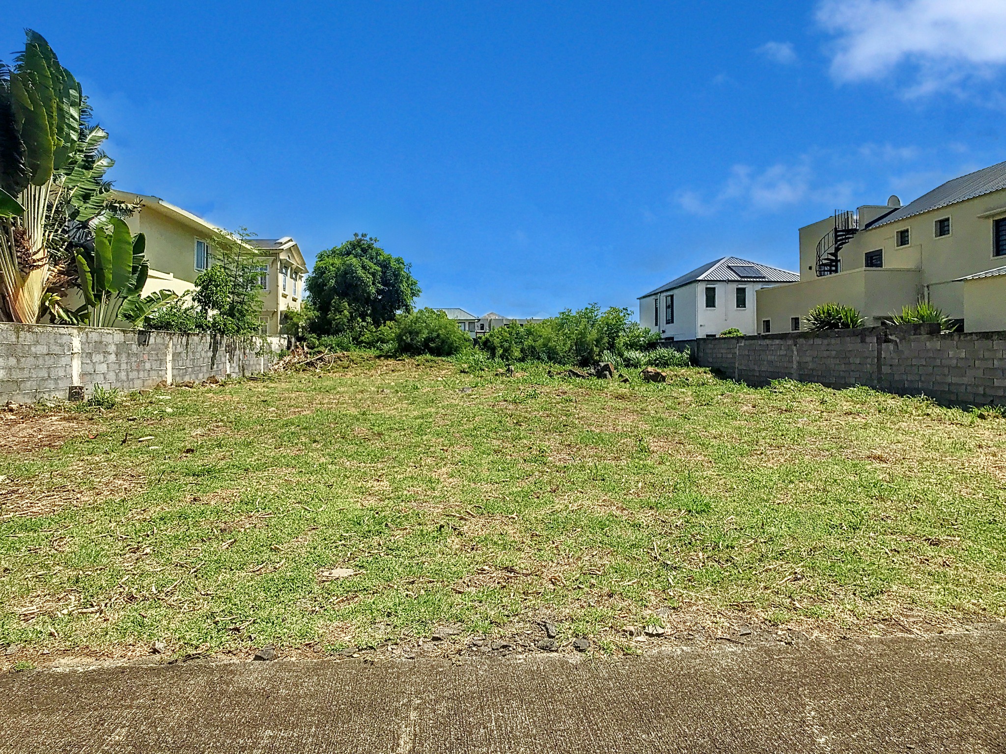 Residential land Buy in Balaclava 4,500,000 rupees Lexpress Property