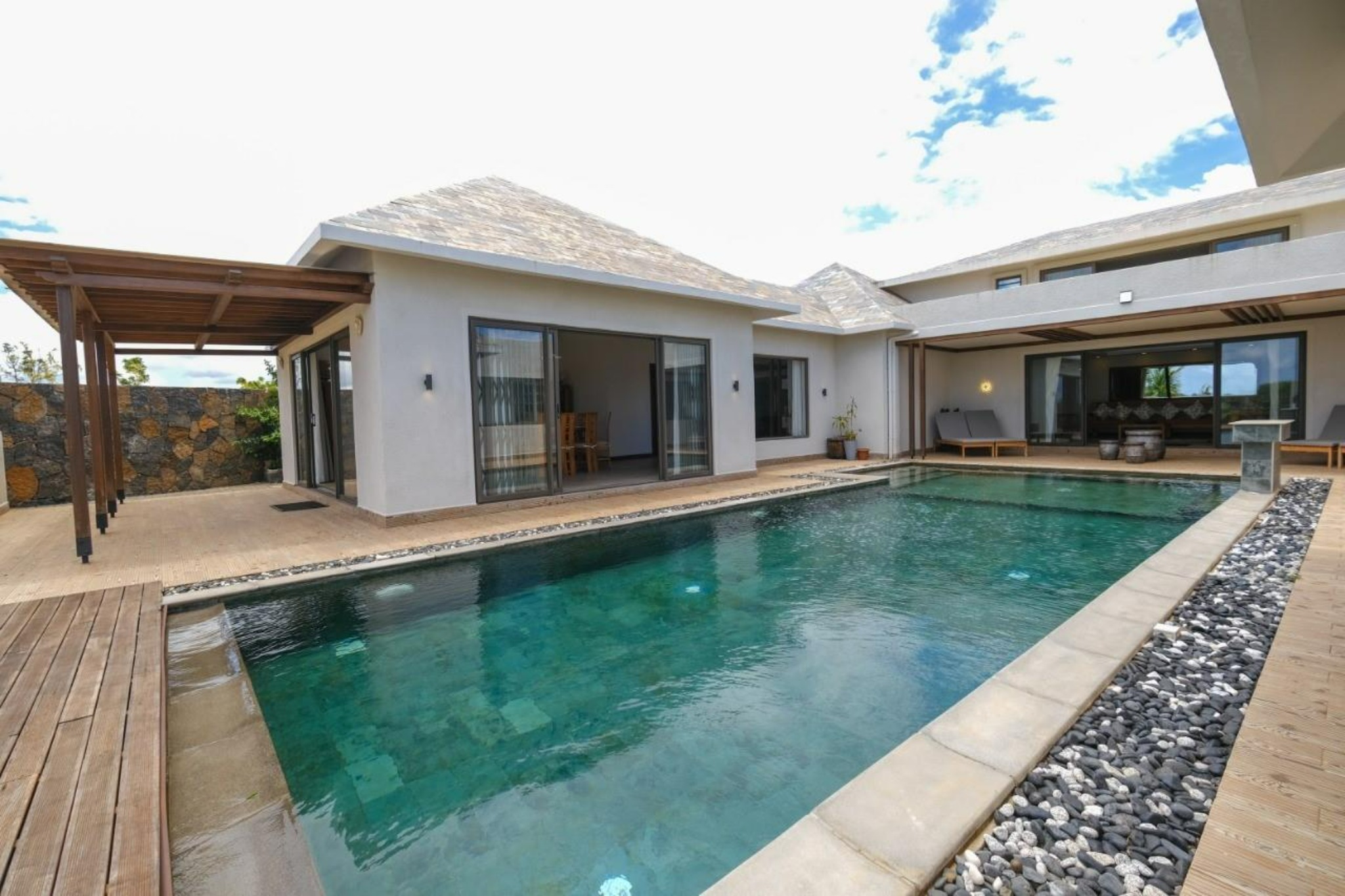 House / Villa For Rent in Balaclava 180,000 rupees Lexpress Property