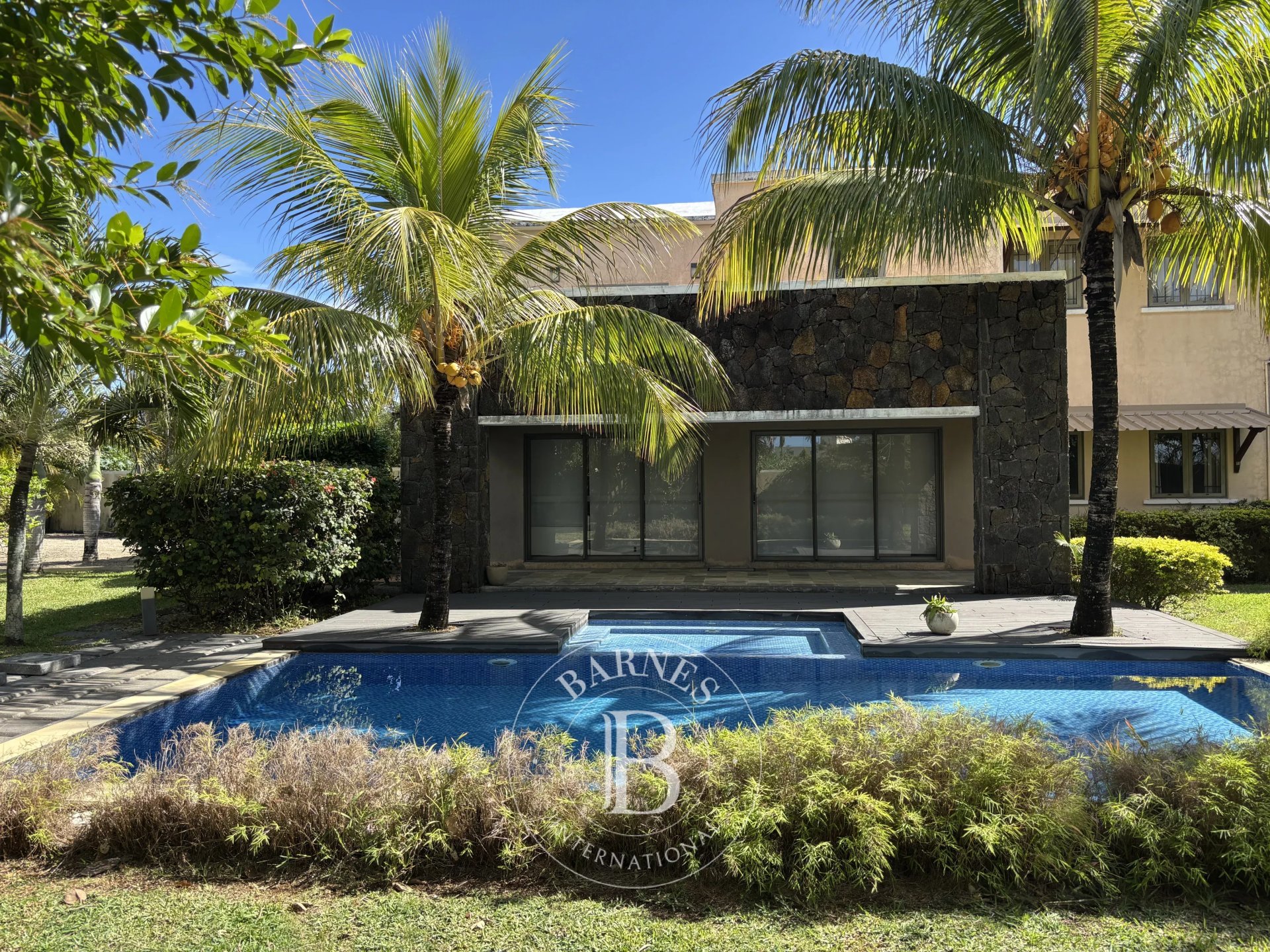 House / Villa - Buy in Beau Vallon - 39,000,000 rupees | Lexpress Property