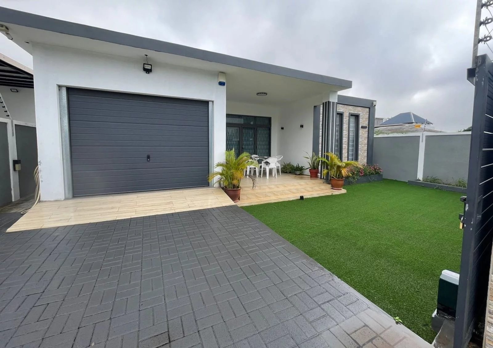 House / Villa Buy in Roches Brunes 11,000,000 rupees Lexpress
