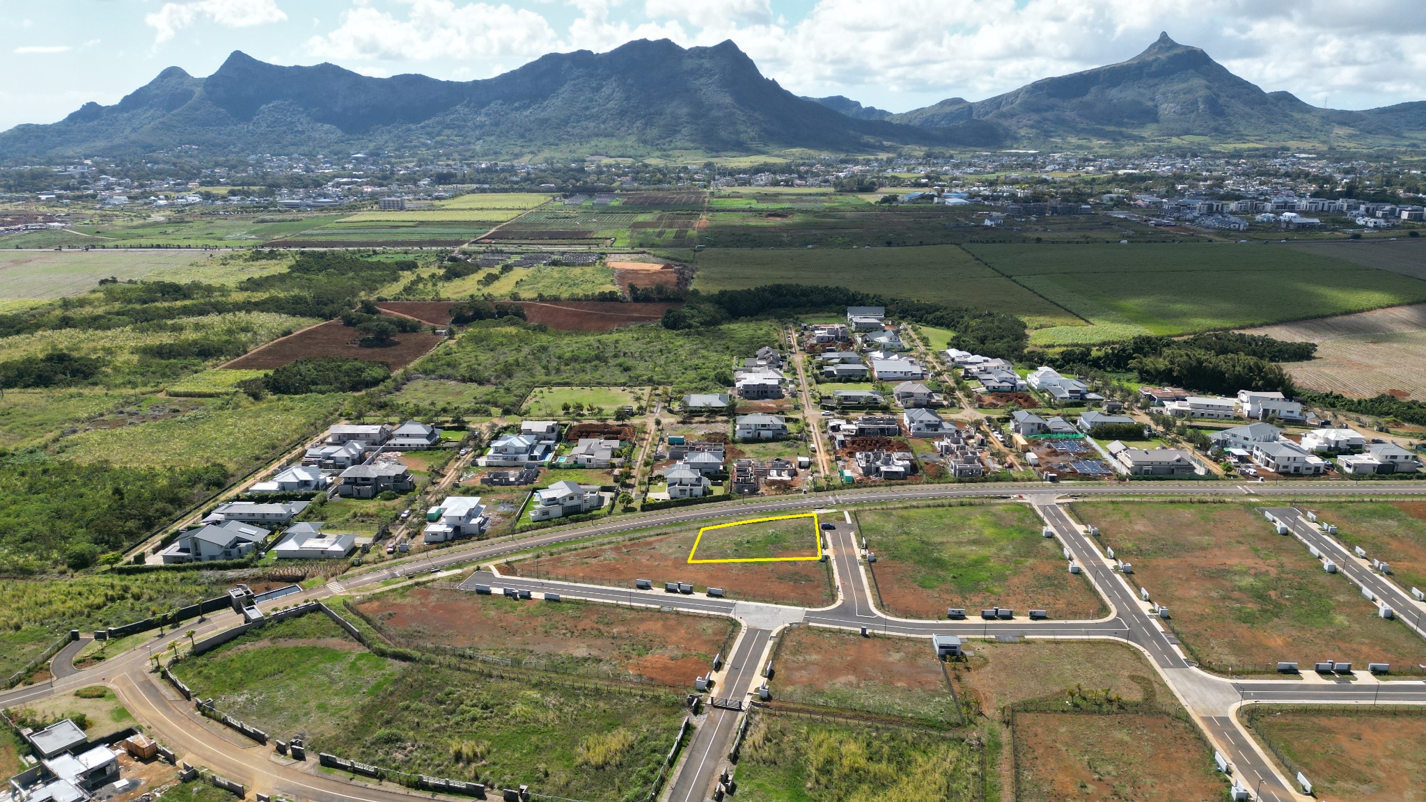 Residential land Buy in Moka 12,120,000 rupees Lexpress Property