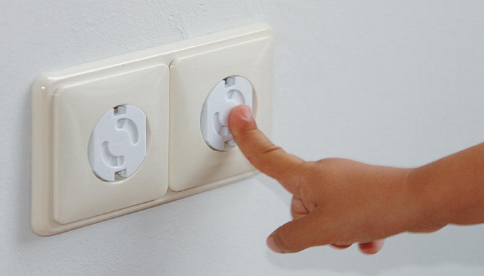 Comment Peut-on S'électriser Ou S'électrocuter Avec Une Prise électrique