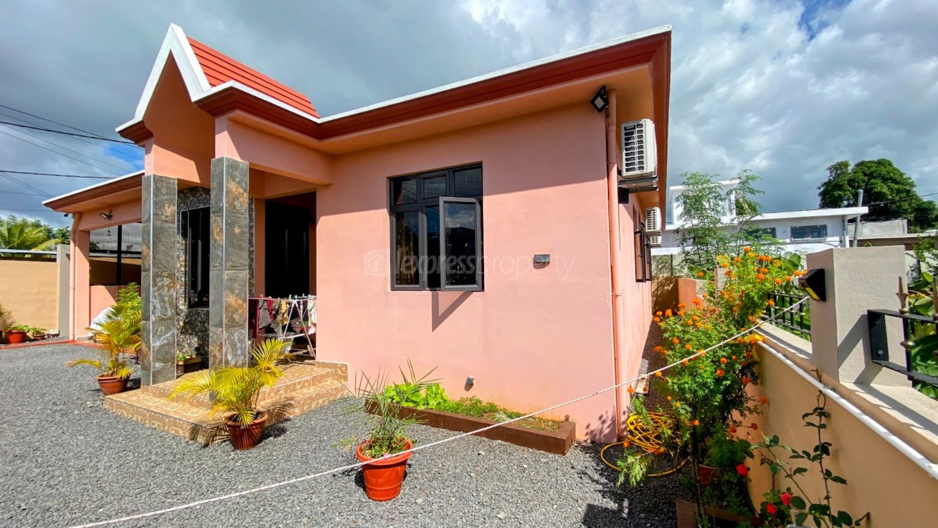 House / Villa For Rent in Rivière du Rempart 28,000 rupees