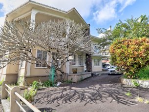 Apartment 3 Bedrooms 300 m² Phoenix Rs 40,000