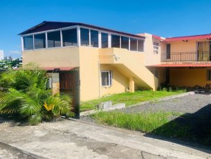 House / Villa 3 Bedrooms 180 m² Vacoas Rs 18,000