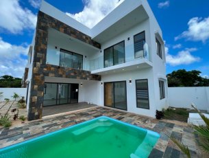 House / Villa 3 Bedrooms 2400 m² Péreybère Rs 14,000,000