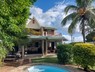 House / Villa 4 Bedrooms 200 m² Tamarin Rs 15,500,000
