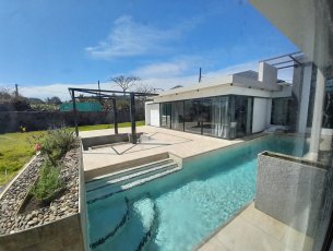 House / Villa 4 Bedrooms 278 m² Grand Gaube Rs 30,000,000