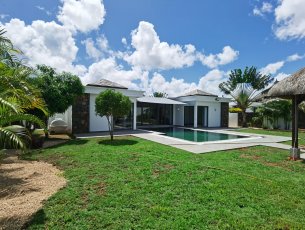 House / Villa 4 Bedrooms 300 m² Grand Bay Rs 180,000