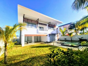 House / Villa 4 Bedrooms 383 m² Grand Bay Rs 170,000