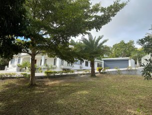 House / Villa 4 Bedrooms 450 m² Floréal Price N/D