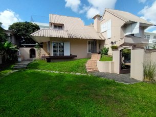 House / Villa 5 Bedrooms 320 m² Quatre Bornes Rs 17,000,000