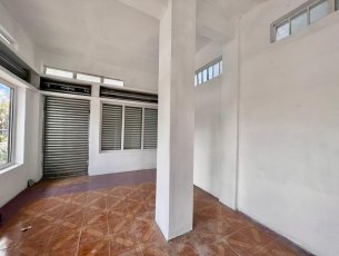 Local Commercial 20 m² Quatre Bornes Rs 30,000