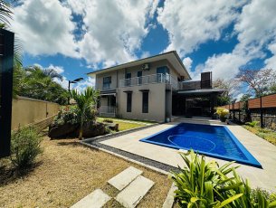Maison/Villa 4 chambres 230 m² Balaclava Rs 110,000