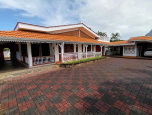 Maison/Villa 4 chambres 265 m² Quatre Bornes Rs 20,000,000
