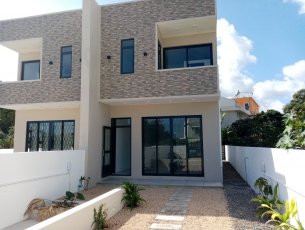 Townhouse / Duplex 3 Bedrooms 153 m² Coromandel Rs 25,000