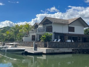 Townhouse/Duplex 3 chambres 300 m² Rivière Noire Rs 70,602,500