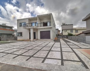 House / Villa - 3 Bedrooms - 300 m²