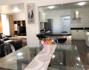 House / Villa - 3 Bedrooms - 3229 ft²