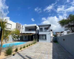 House / Villa - 4 Bedrooms - 245 m²