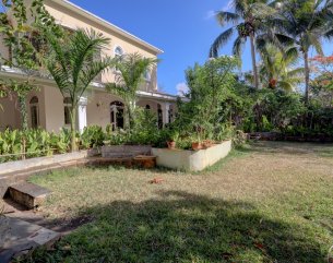 House / Villa - 4 Bedrooms - 275 m²