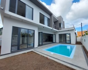 House / Villa - 4 Bedrooms - 300 m²