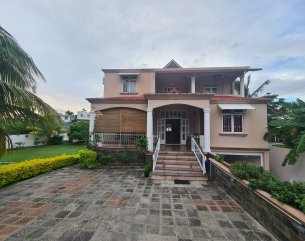 House / Villa - 5 Bedrooms - 380 m²