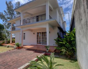 House / Villa - 8 Bedrooms - 270 m²