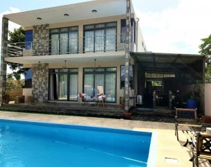 Maison/Villa - 3 chambres - 250 m²