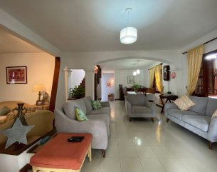 Maison/Villa - 4 chambres - 2500 p²