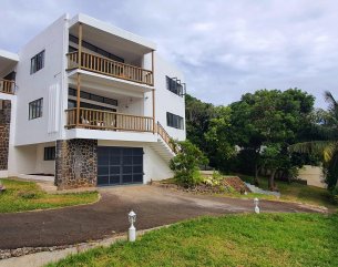 Maison/Villa - 4 chambres - 300 m²