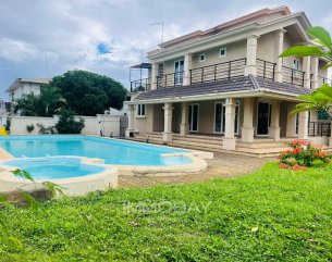 Maison/Villa - 4 chambres - 3800 p²