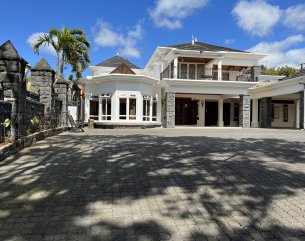 Maison/Villa - 6 chambres - 966 m²