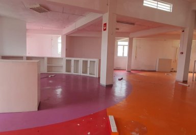 Bâtiment commercial - 1774 m²
