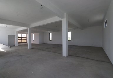 Bâtiment commercial - 650 m²