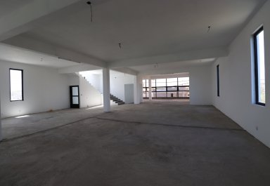 Bâtiment commercial - 650 m²