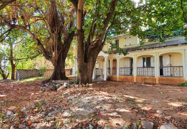 Maison/Villa - 5 chambres - 400 m²