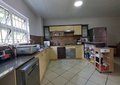 Apartment - 3 Bedrooms - 200 m²