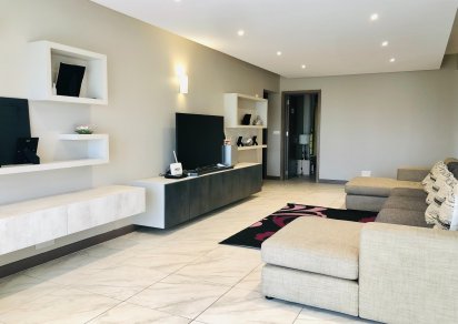 Apartment - 5 Bedrooms - 3864 ft²
