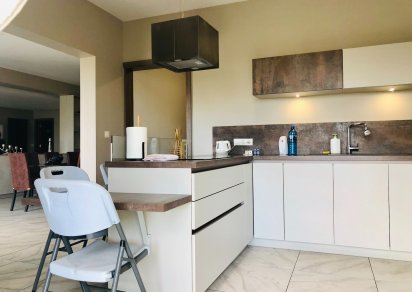 Apartment - 5 Bedrooms - 3864 ft²