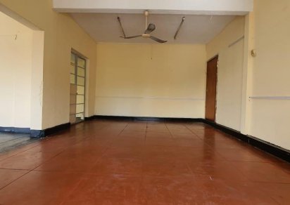 Bâtiment commercial - 1096 m²