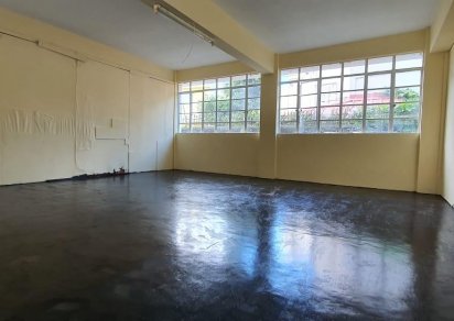 Bâtiment commercial - 1096 m²