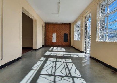 Bâtiment commercial - 1096 m²