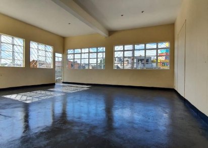 Bâtiment commercial - 1096 m²