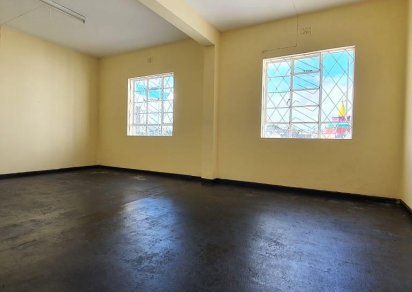 Bâtiment commercial - 1096 m²