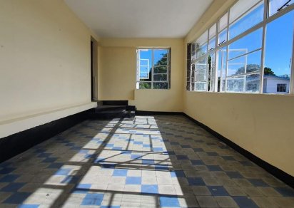 Bâtiment commercial - 1096 m²