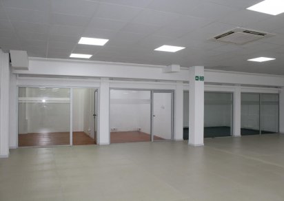 Bâtiment commercial - 1420 m²