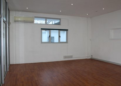Bâtiment commercial - 1420 m²